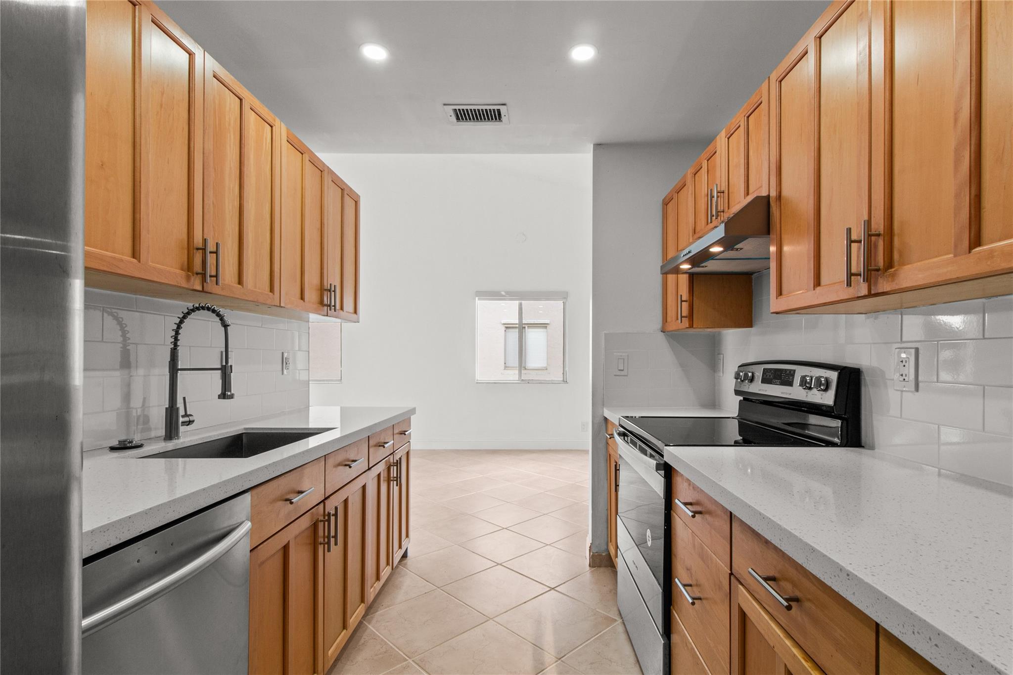 Twin Lakes Gardens 102-33 - Residential Lease