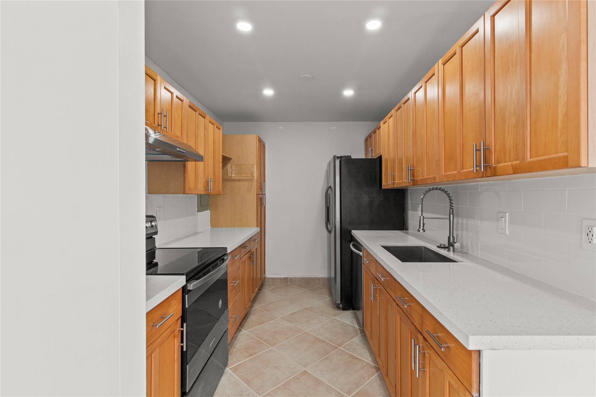 Twin Lakes Gardens 102-33 - Residential Lease