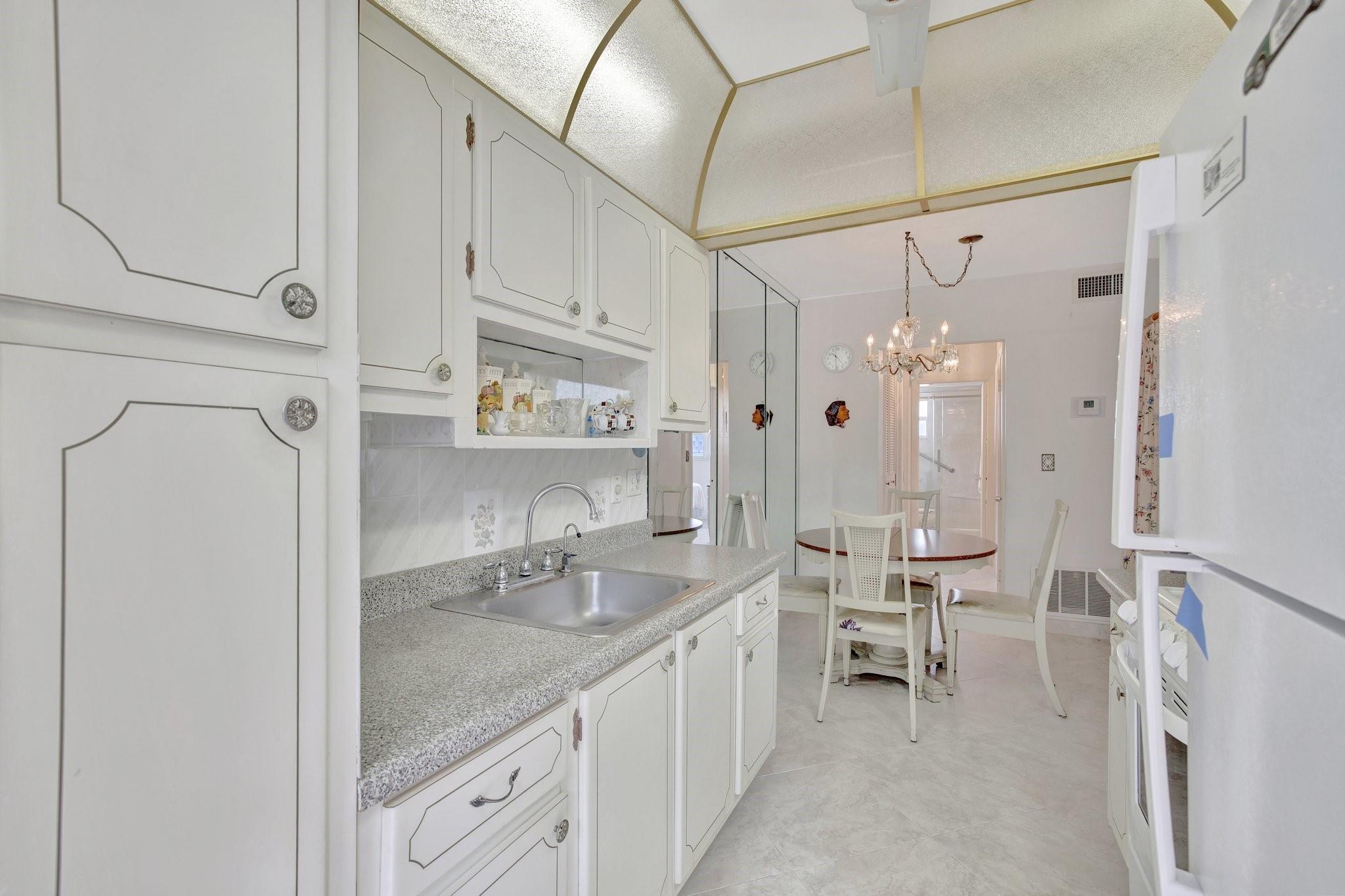 224 Hibiscus Ave 256