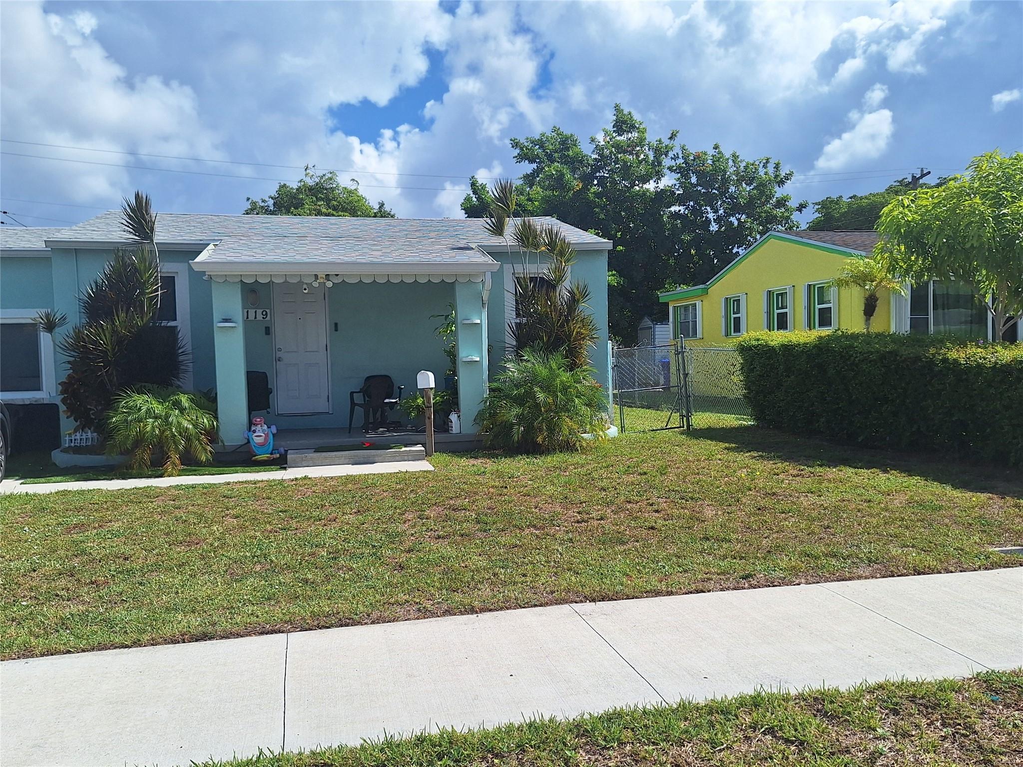 2119 Plunkett St