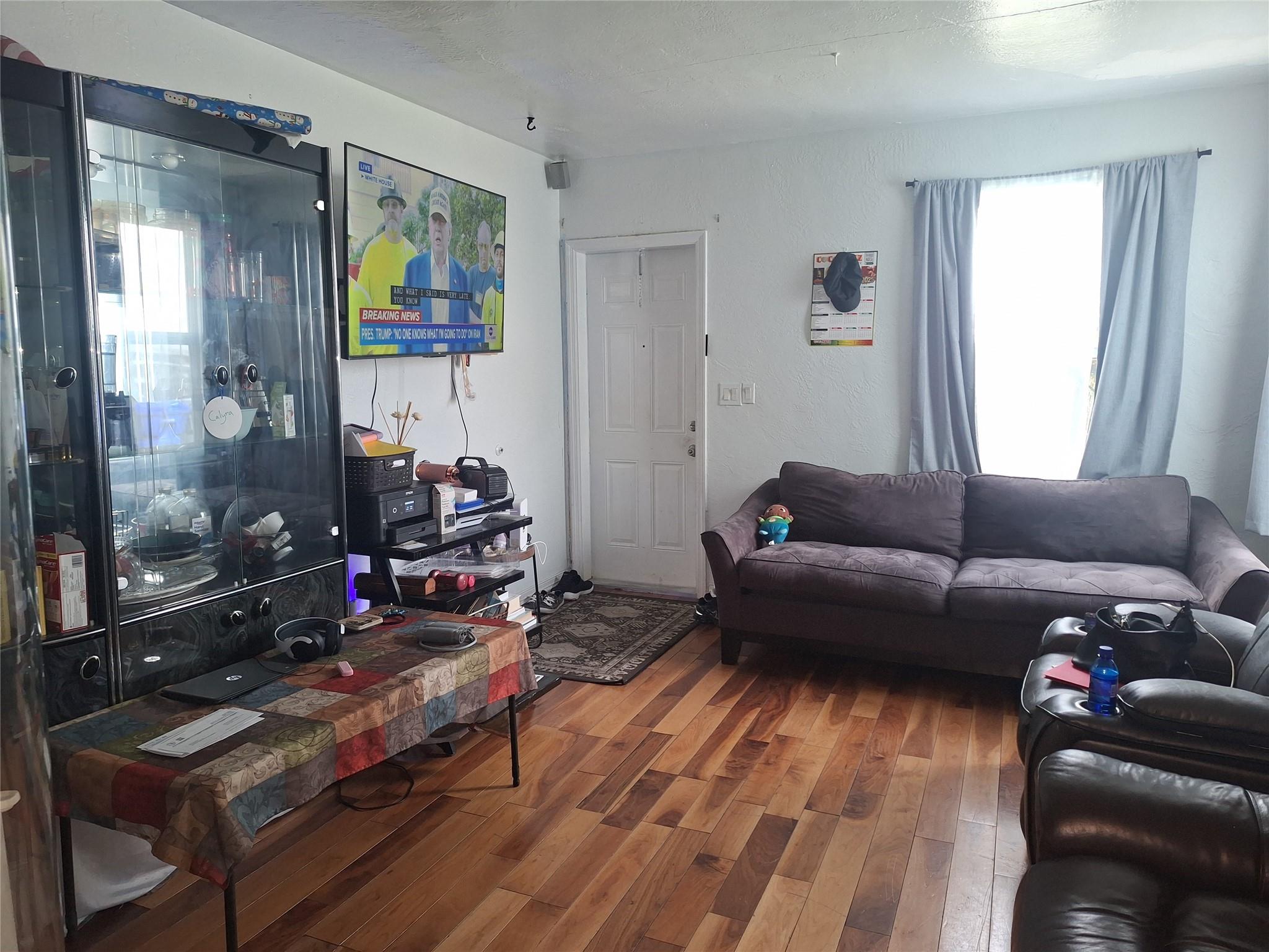 2119 Plunkett St