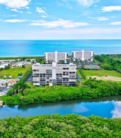 A home in Hutchinson Island