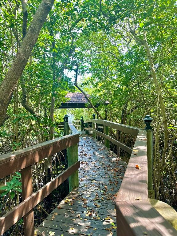 PILOTS COVE - Residential Lease