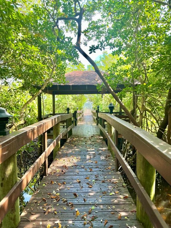 PILOTS COVE - Residential Lease