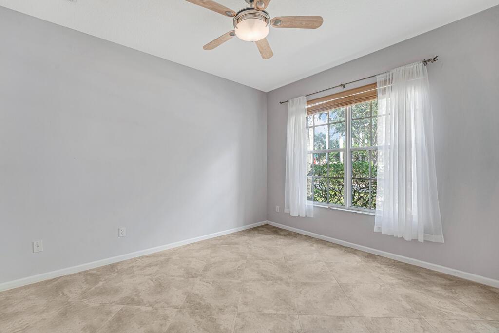 VALENCIA SHORES 4 - Residential