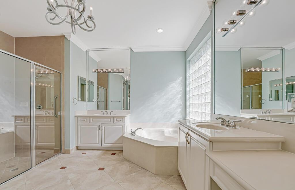 VALENCIA SHORES 4 - Residential