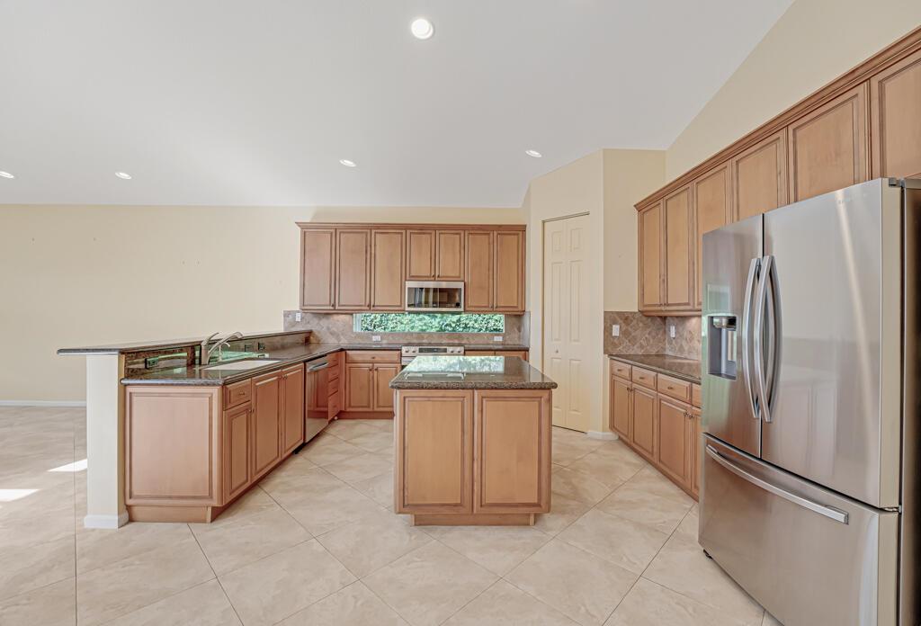 VALENCIA SHORES 4 - Residential