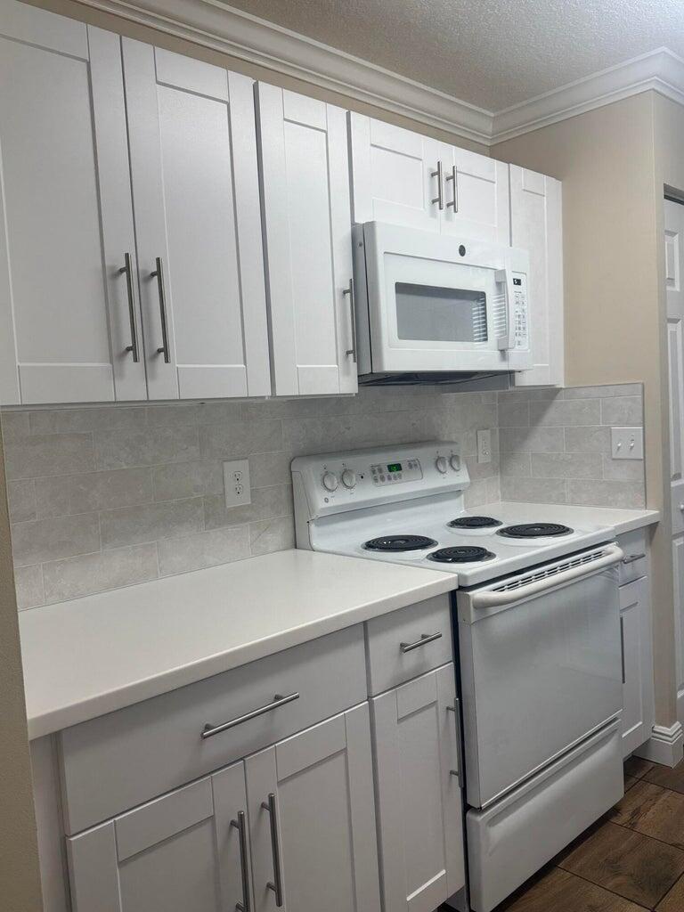 VILLAGE AT ABACOA CONDO - Residential Lease