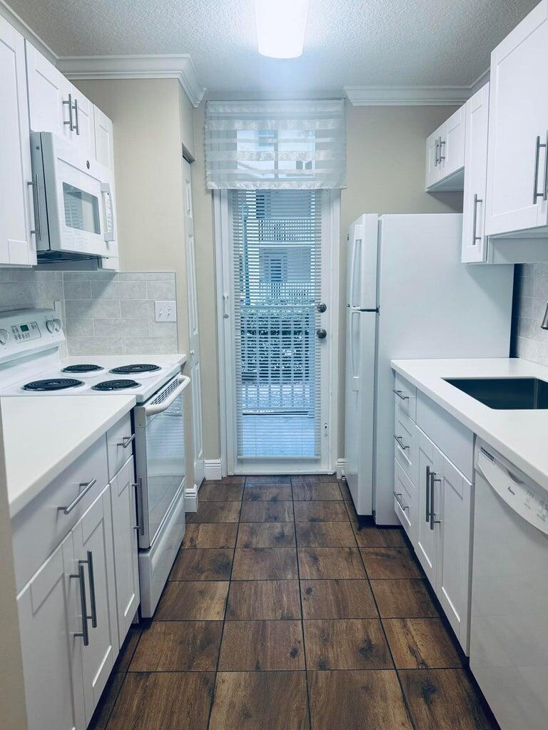 VILLAGE AT ABACOA CONDO - Residential Lease