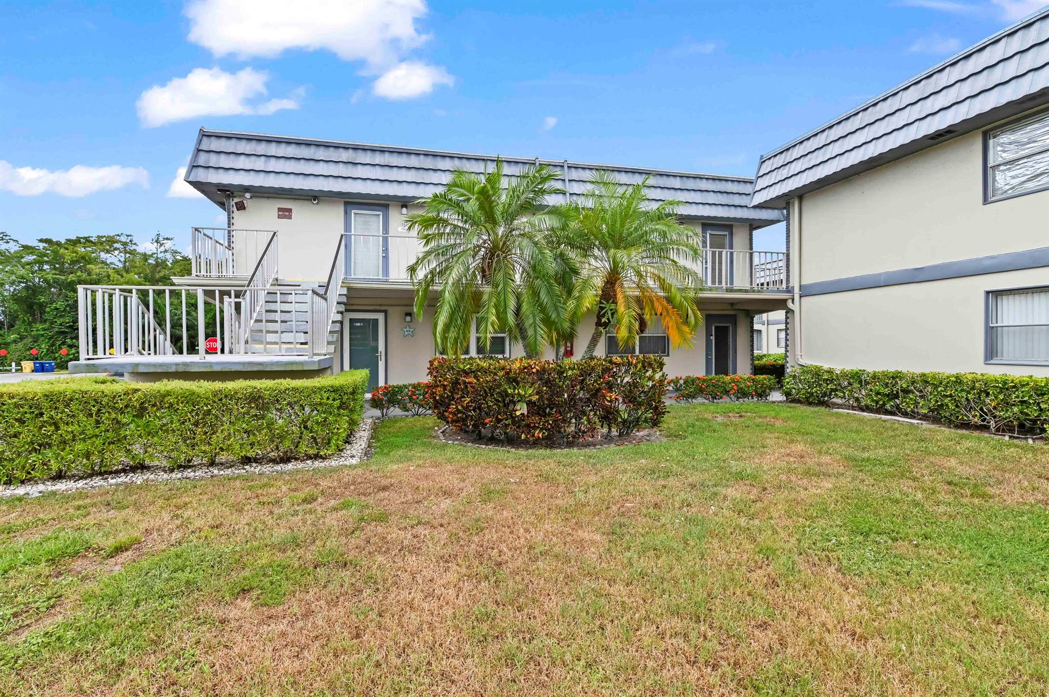 673 Brittany O harmoniously blends modern convenience and classic charm in the desirable community of Kings Point, Delray Beach, constructed specifically for the 55+ demographic. This updated, ground-level residence welcomes with an exterior facade that mirrors the peaceful, community ambience.Step inside to appreciate the meticulous upkeep and renovations this special home has to offer. On display within this residence are durable and stylish granite countertops that add resilience and understated elegance to the kitchen. The well-equipped culinary space is awash with natural light, creating an inviting atmosphere for home-cooked meals.