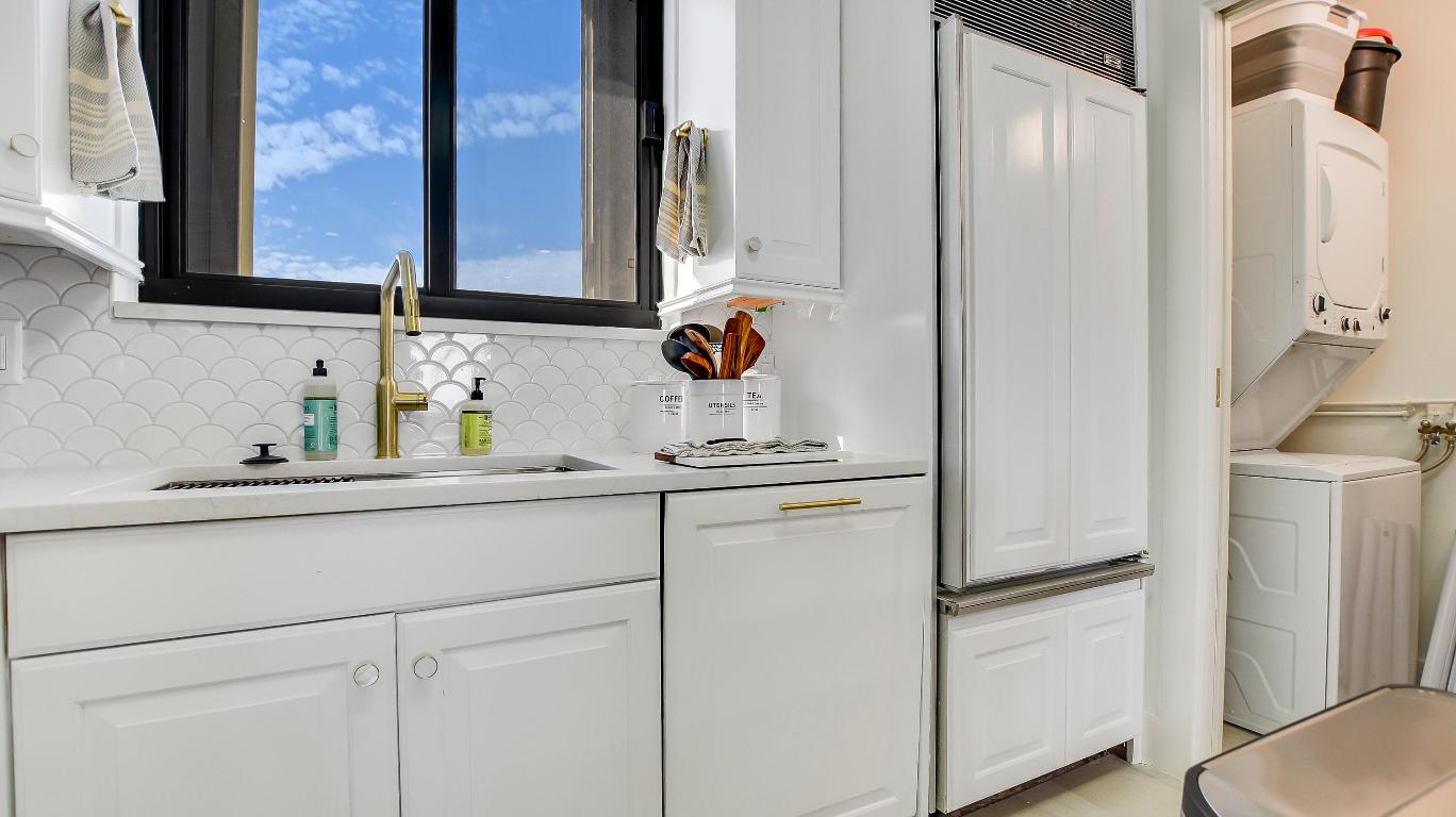 OCEAN TRAIL CONDO IV - Residential Lease