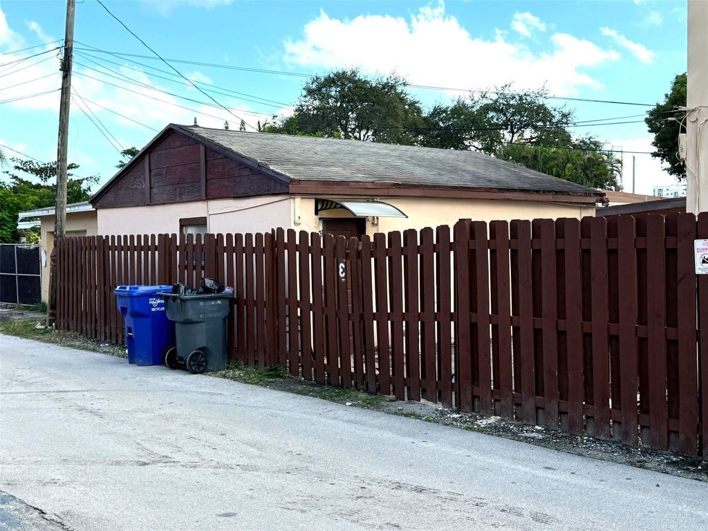 Photo of 1955 Lincoln Street #3, Hollywood, FL 33020 (MLS # F10551075)