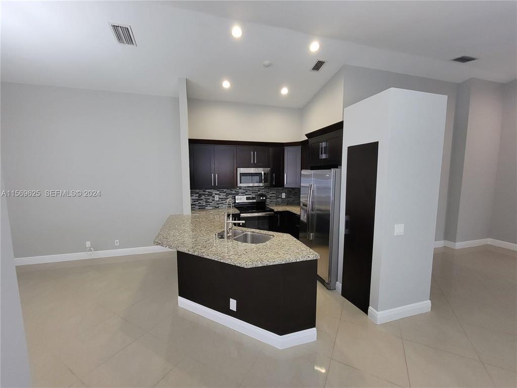 SECTOR 4 NORTH - Residential Lease