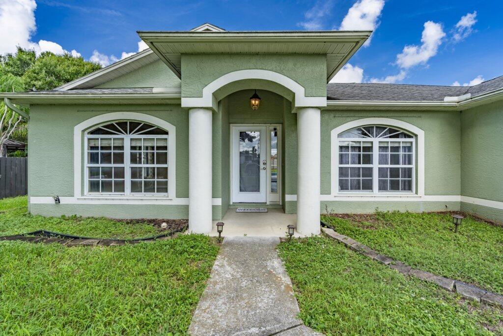 Photo of 436 SW BRADSHAW Circle, Port Saint Lucie, FL 34953 (MLS # B26073577)