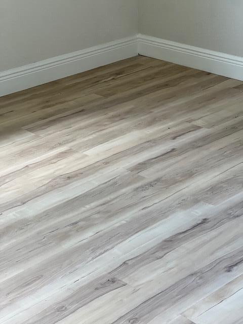 THIS HOME IS TOTALLY RENOVATED WITH NEW APPLIANCES, NEW FLOORS, BATHROOMS REDONE. NEW LIGHTING FIXTURES, NEW FANS, NEW AC, FRESHLY PAINTED INSIDE AND OUTSIDE. A MUST SEE ! HOME SIT ON A DOUBLE LOT CONNER PROPERTY.