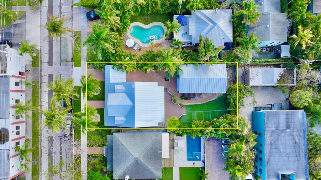 Photo of 1605 Georgia Avenue, West Palm Beach, FL 33401 (MLS # B26012106)