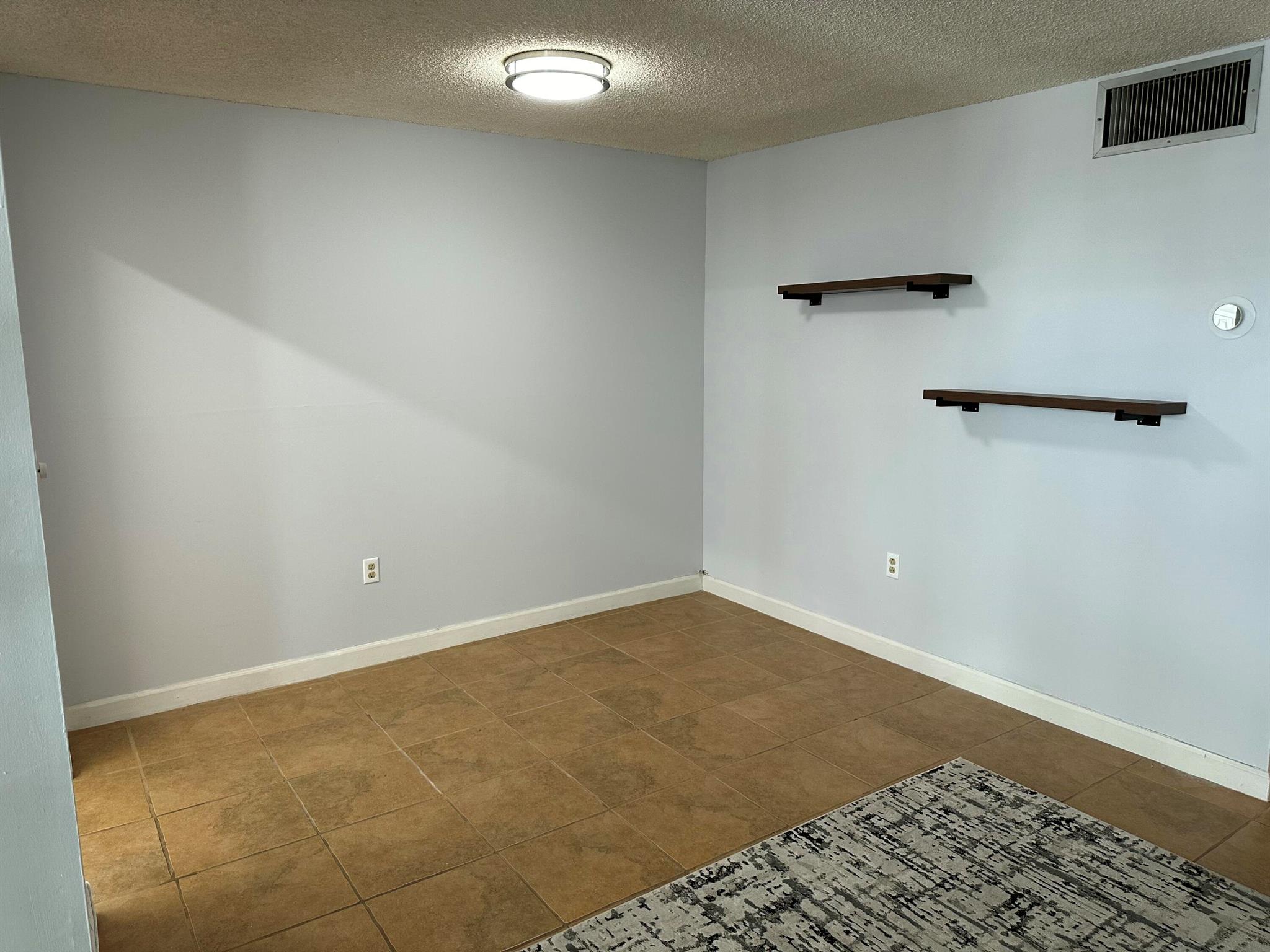 PARADISE VILLAS CONDO - Residential Lease