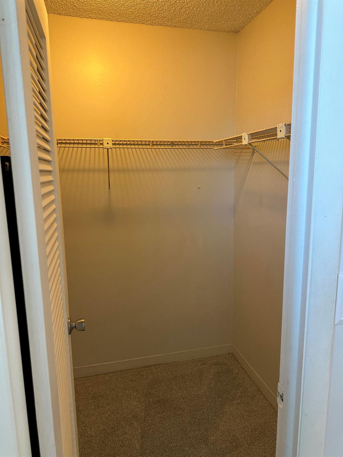 PARADISE VILLAS CONDO - Residential Lease