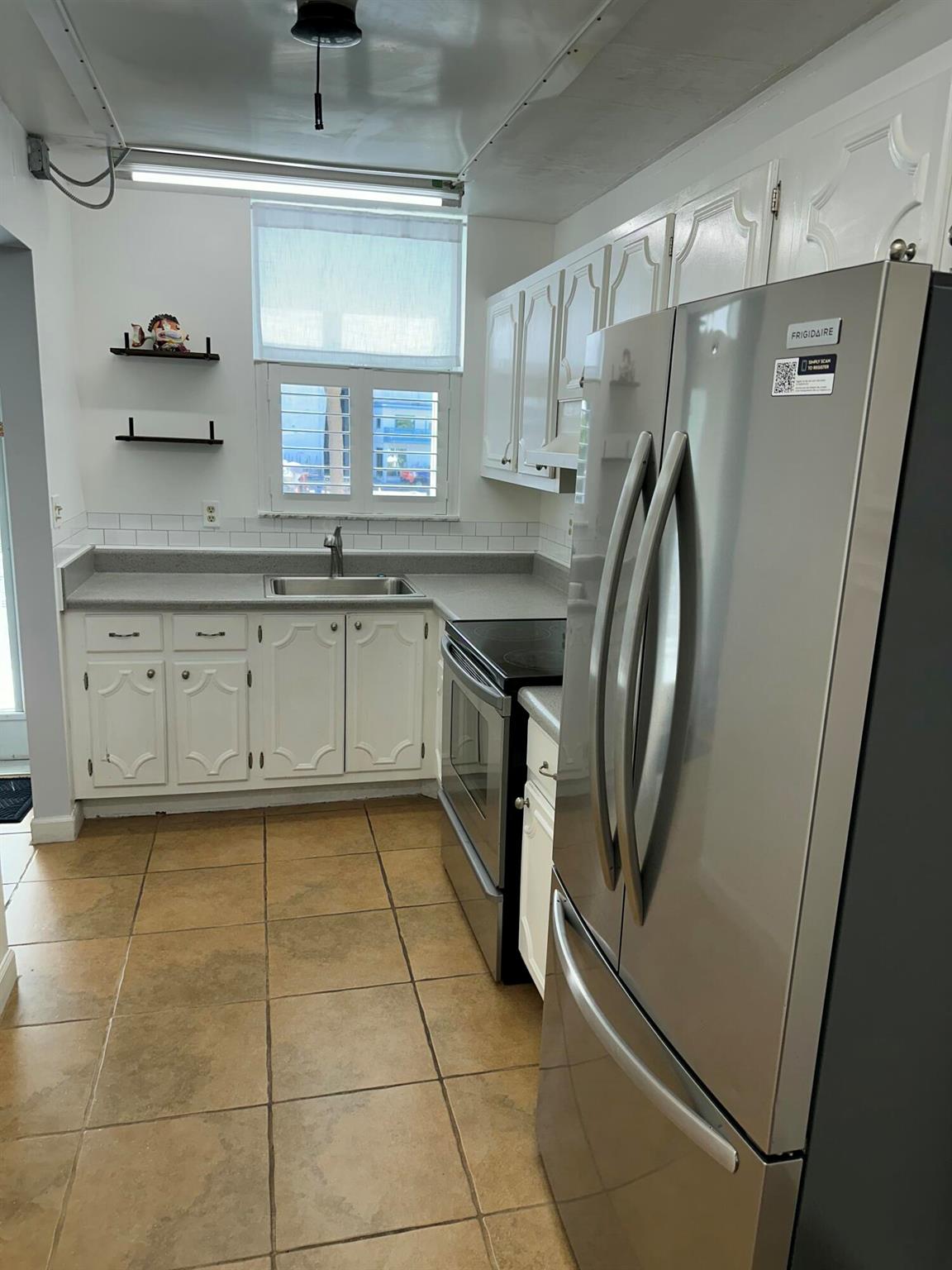 PARADISE VILLAS CONDO - Residential Lease