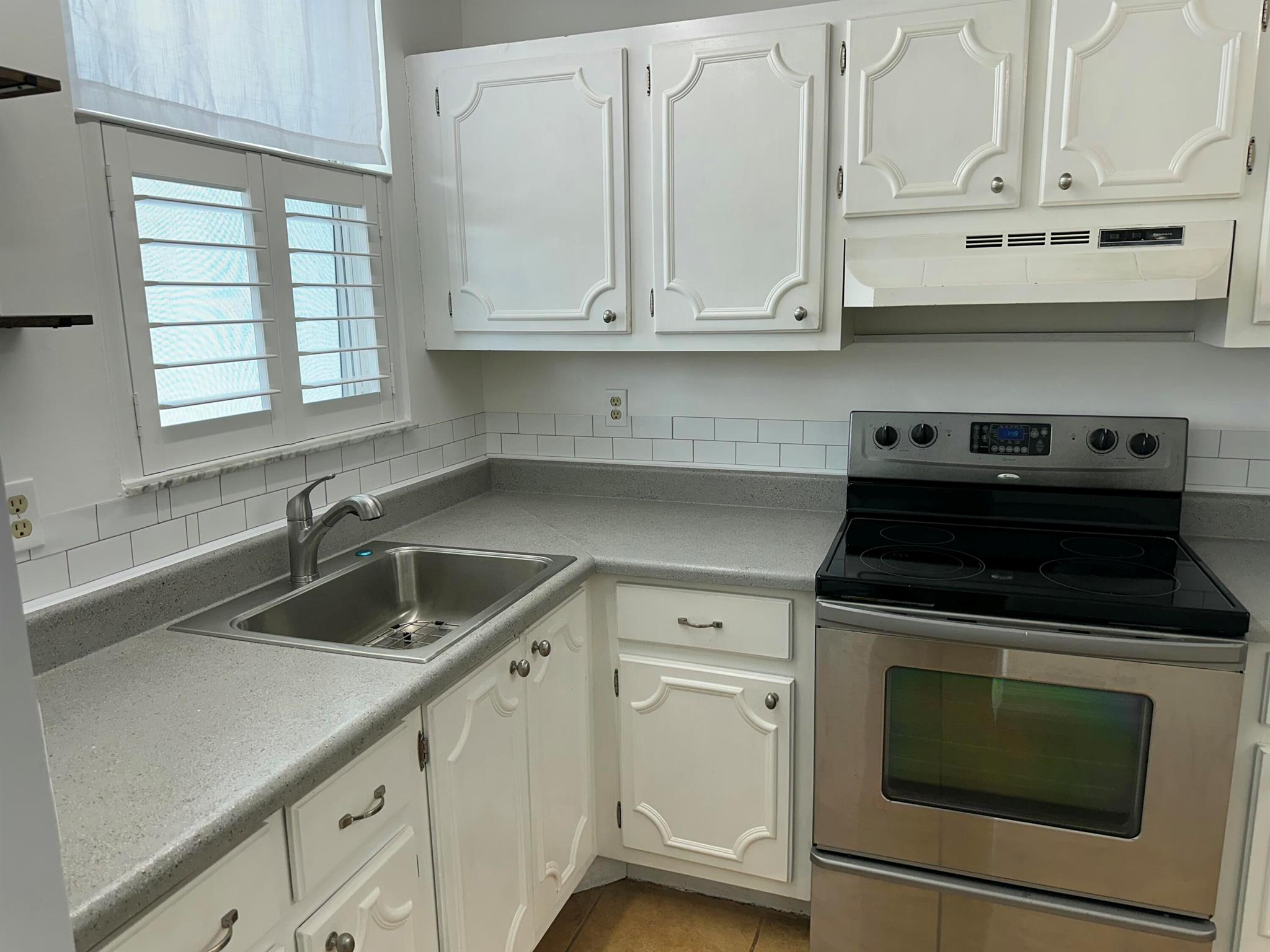 PARADISE VILLAS CONDO - Residential Lease