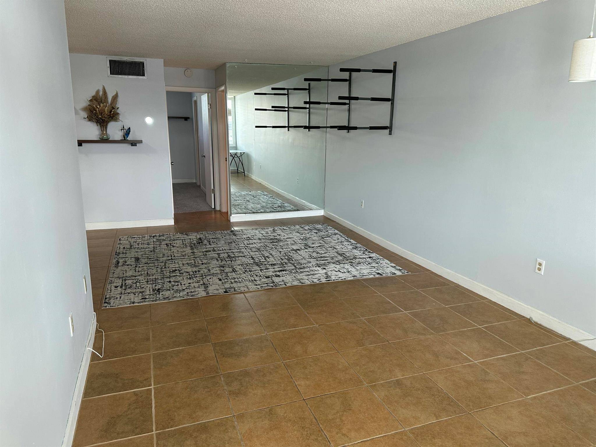 PARADISE VILLAS CONDO - Residential Lease