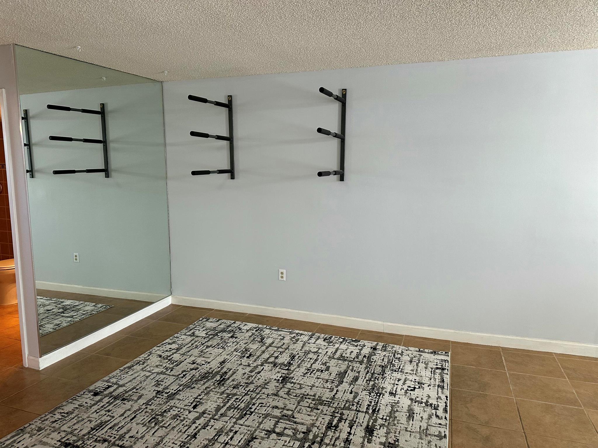 PARADISE VILLAS CONDO - Residential Lease