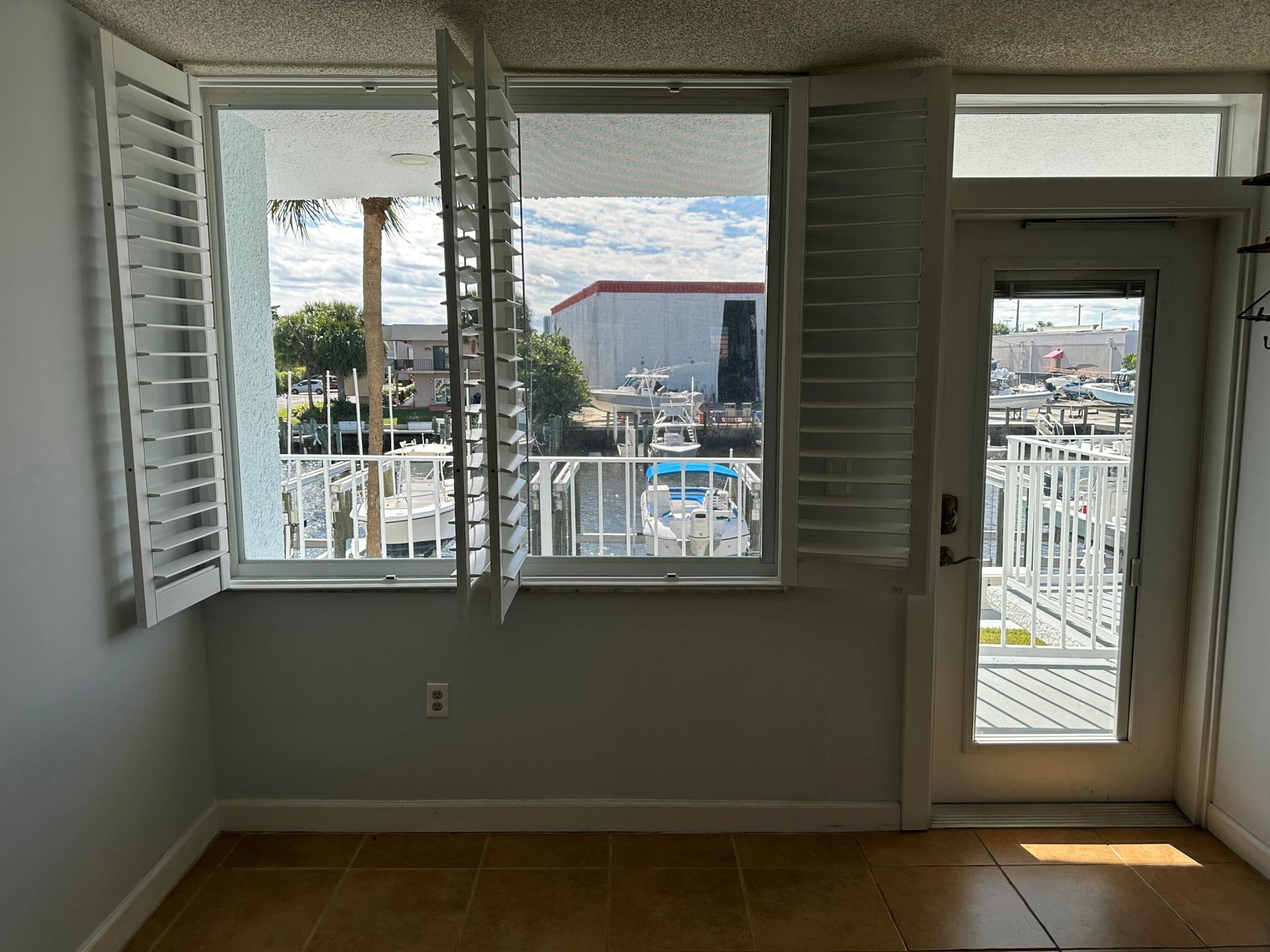 PARADISE VILLAS CONDO - Residential Lease