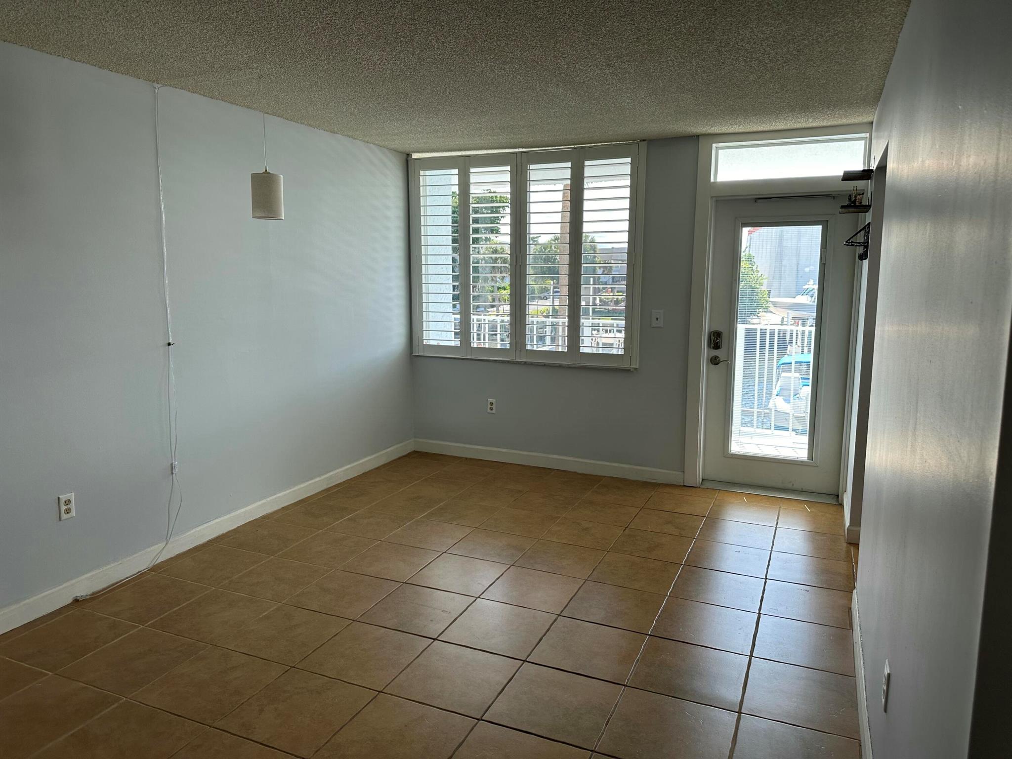 PARADISE VILLAS CONDO - Residential Lease