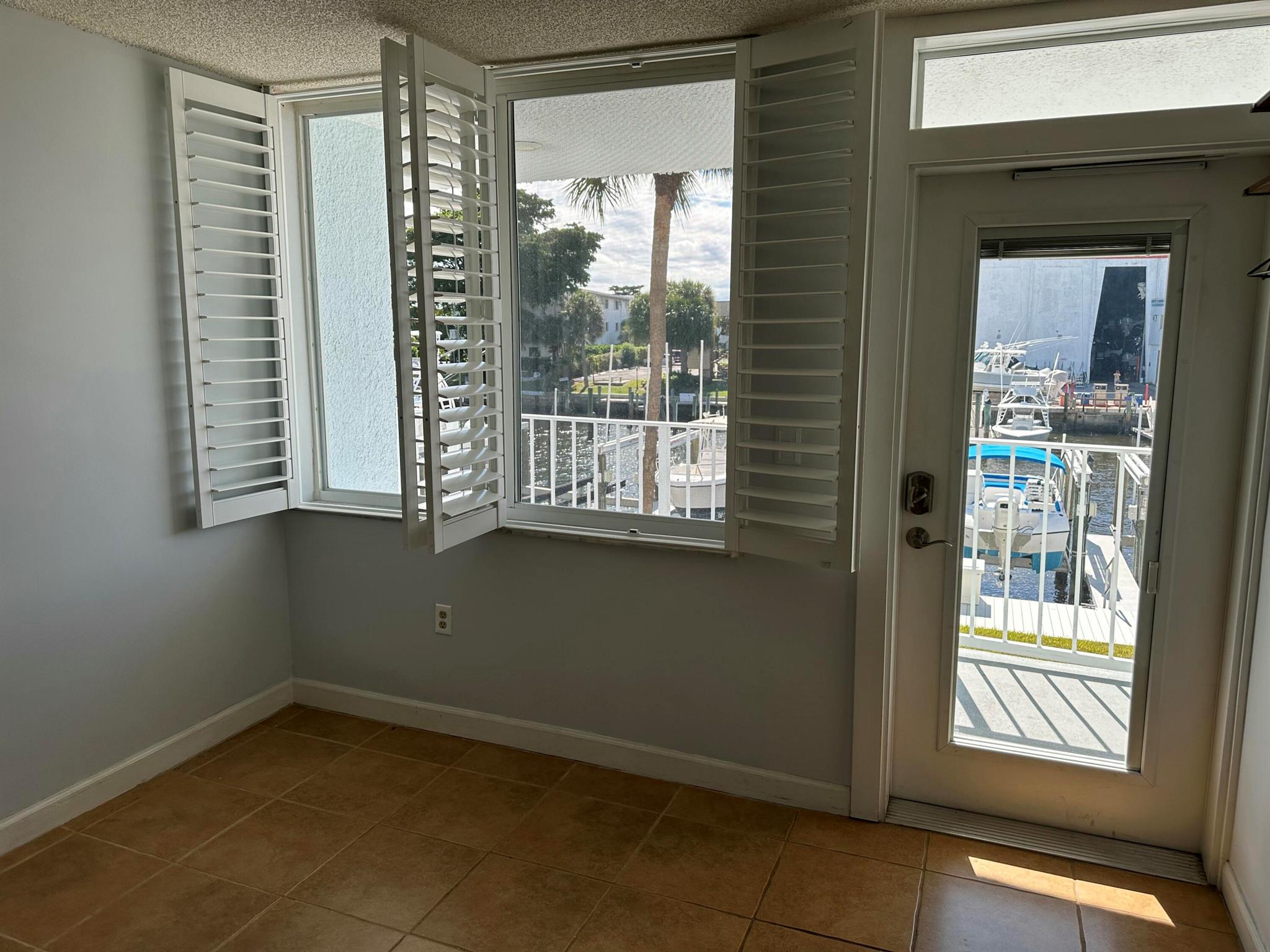 PARADISE VILLAS CONDO - Residential Lease