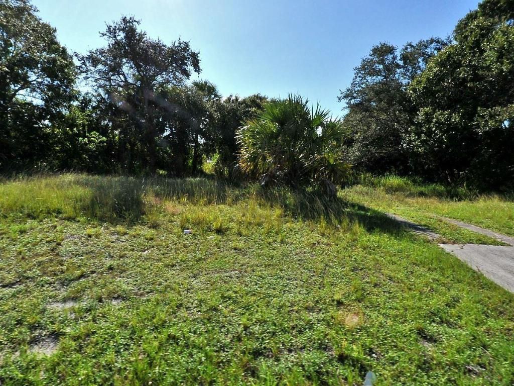 Photo of 535 S 5th Street, Fort Pierce, FL 34950 (MLS # R11125865)
