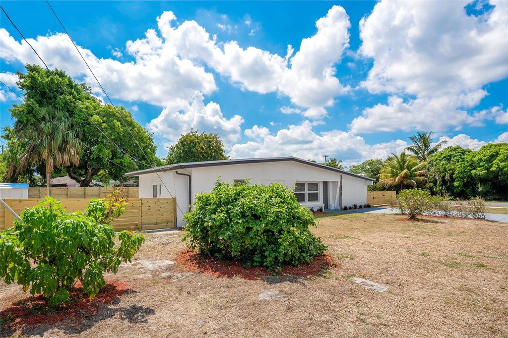 Photo of 801 SE 15th Street, Stuart, FL 34994 (MLS # F10445663)