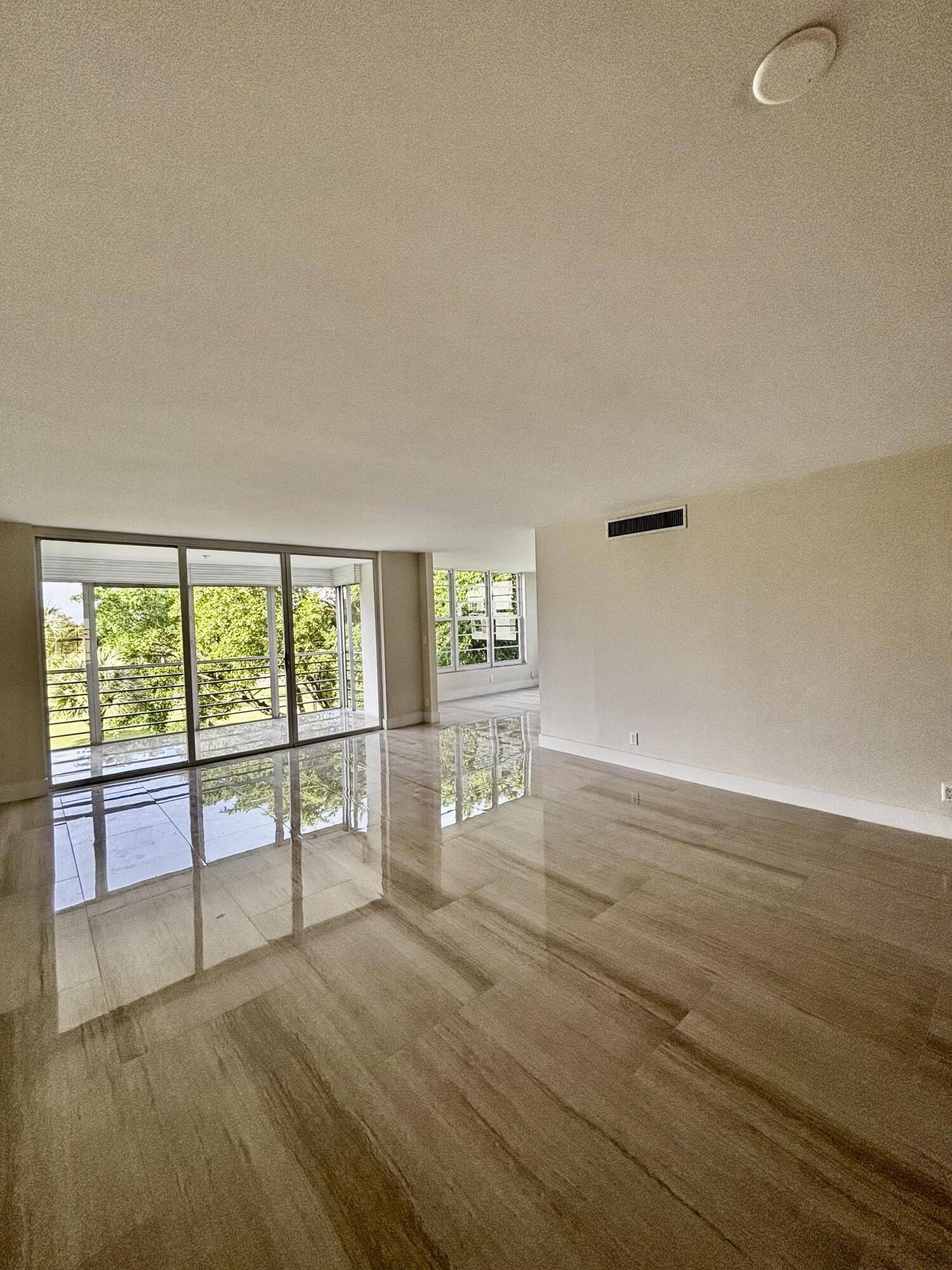 3960 Oaks Clubhouse Dr Drive 401