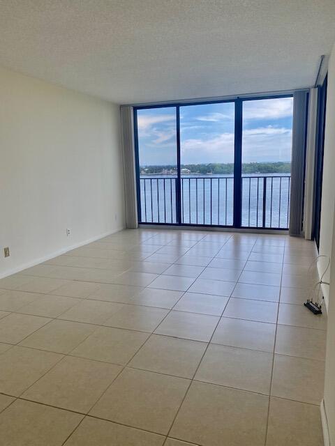 OLD PORT COVE CONDO QUAY SOUTH - Residential