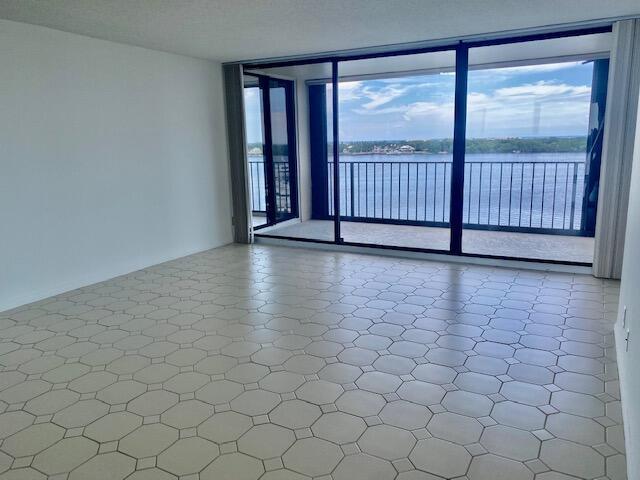 OLD PORT COVE CONDO QUAY SOUTH - Residential