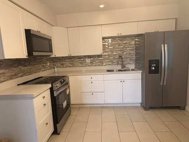 Photo of 738 SW 5th Avenue, Hallandale Beach, FL 33009 (MLS # B26069002)