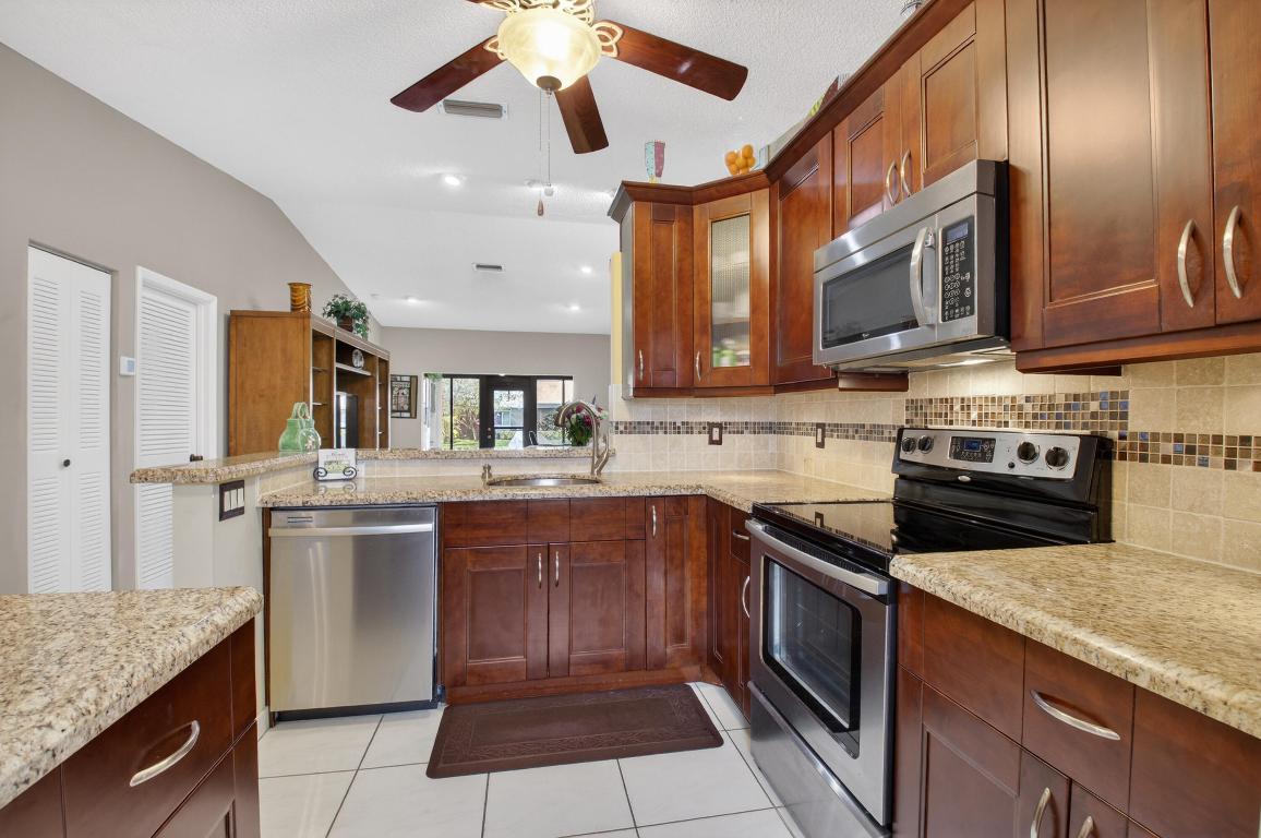 WHISPER WALK/GREENLEAF - Residential