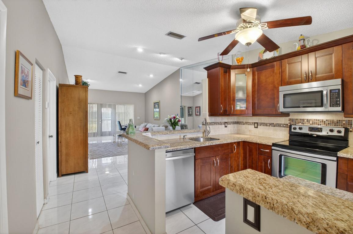 WHISPER WALK/GREENLEAF - Residential