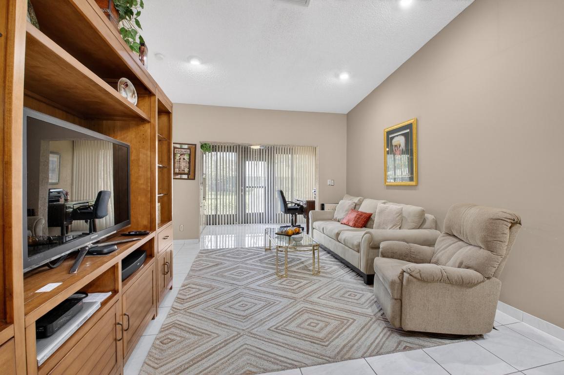 WHISPER WALK/GREENLEAF - Residential