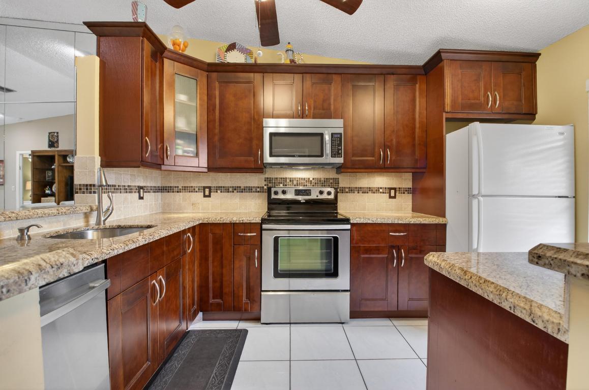 WHISPER WALK/GREENLEAF - Residential