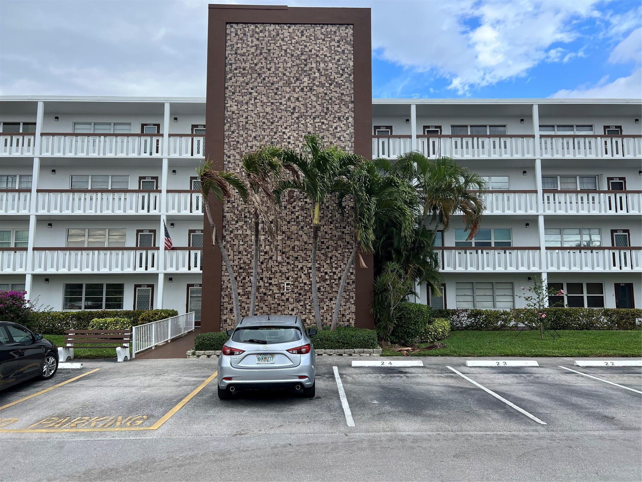 View Deerfield Beach, FL 33442 condo