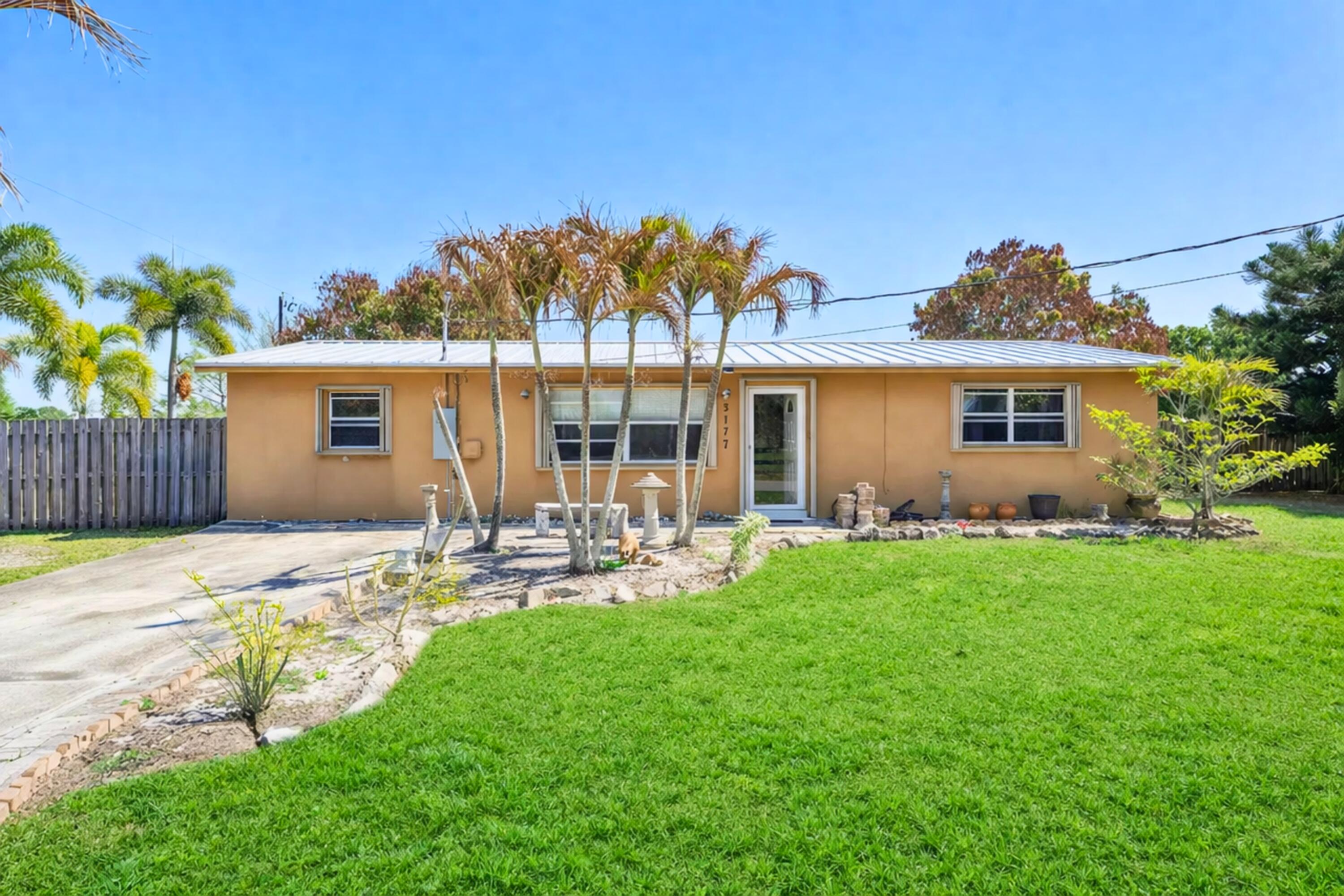 3177 SE Golden Gate Avenue