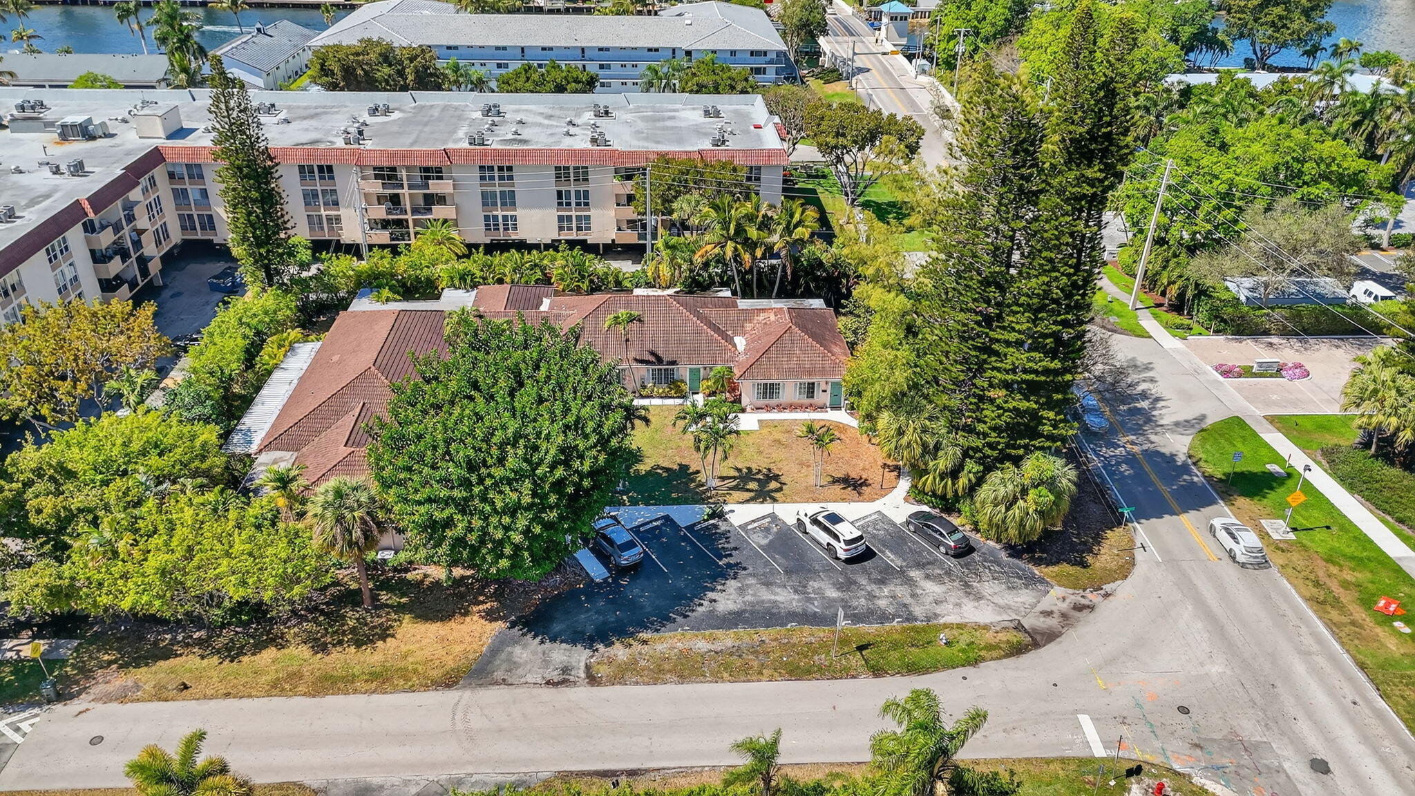 SEVEN SEVENTY EAST CAMINO REAL - Residential