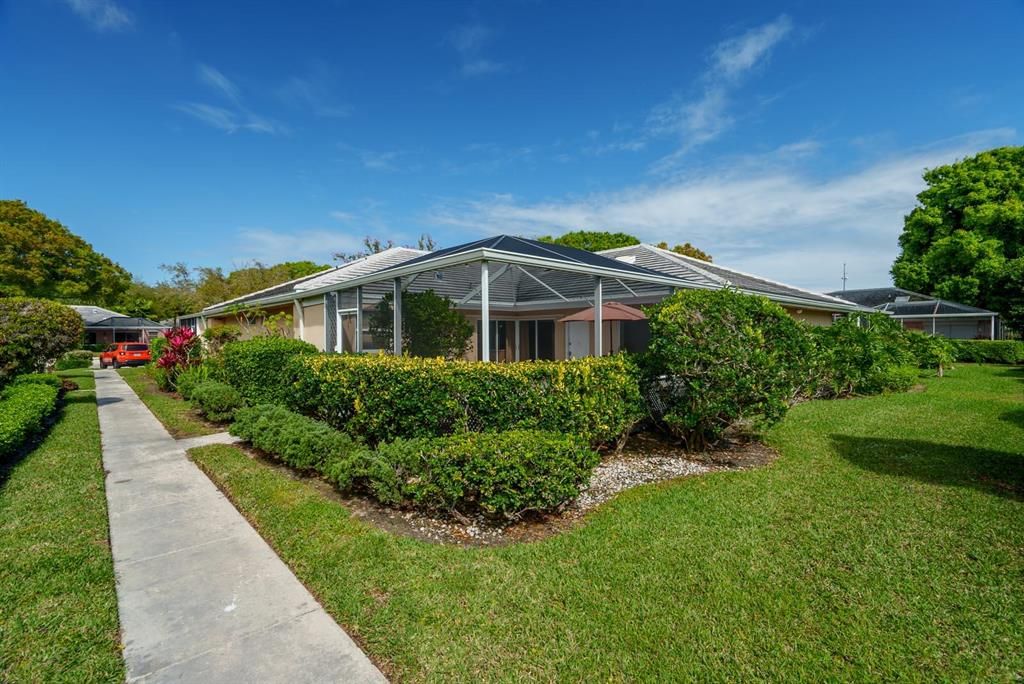 Photo of 3504 Lakemont Court #35d, Palm Beach Gardens, FL 33403 (MLS # R10781067)