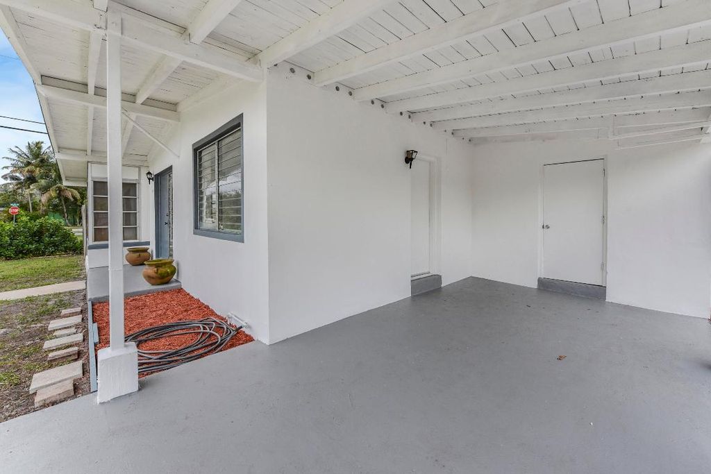 Photo of 1560 NE 43rd Street, Pompano Beach, FL 33064 (MLS # R11157144)