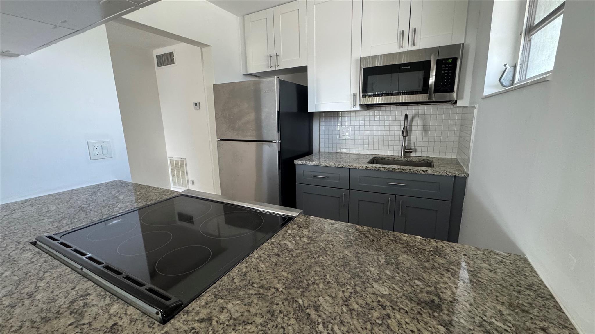 Beautiful remodeled 1 bedroom, 1 bath unit condo offers 600 sq. ft. of cozy, bright living space in a quiet, small complex. The unit has a nice Open kitchen, tile through out and spacious closets. Conveniently located near I-95, it's just minutes away from the beach, restaurants, parks, and stores, providing easy access to everything you need. The unit is on the second floor and comes with parking for 2 cars (tandem). Whether you're relaxing at home or enjoying the nearby attractions, this condo provides the ideal balance of comfort and convenience