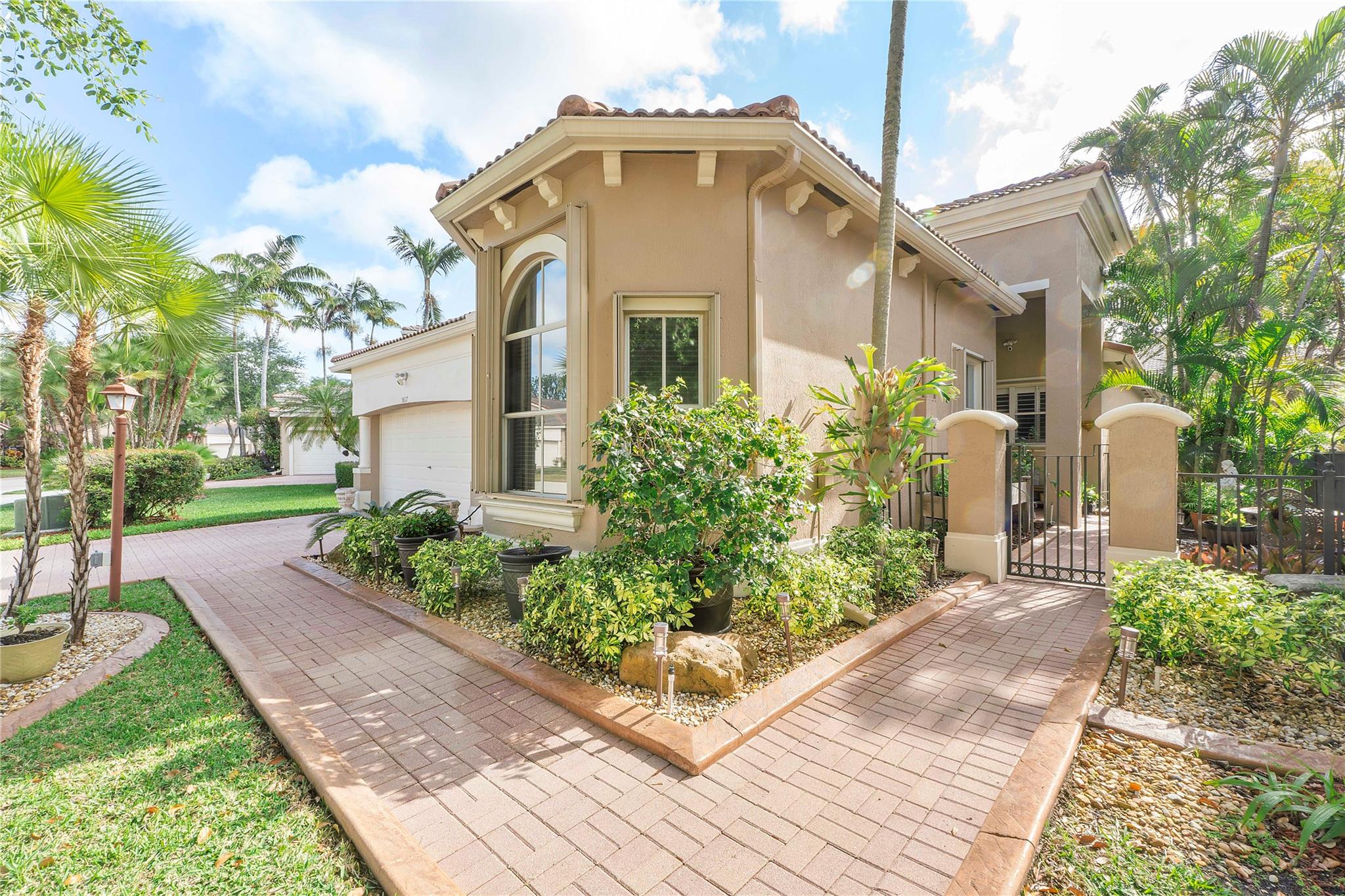 5817 NW 120th Ave