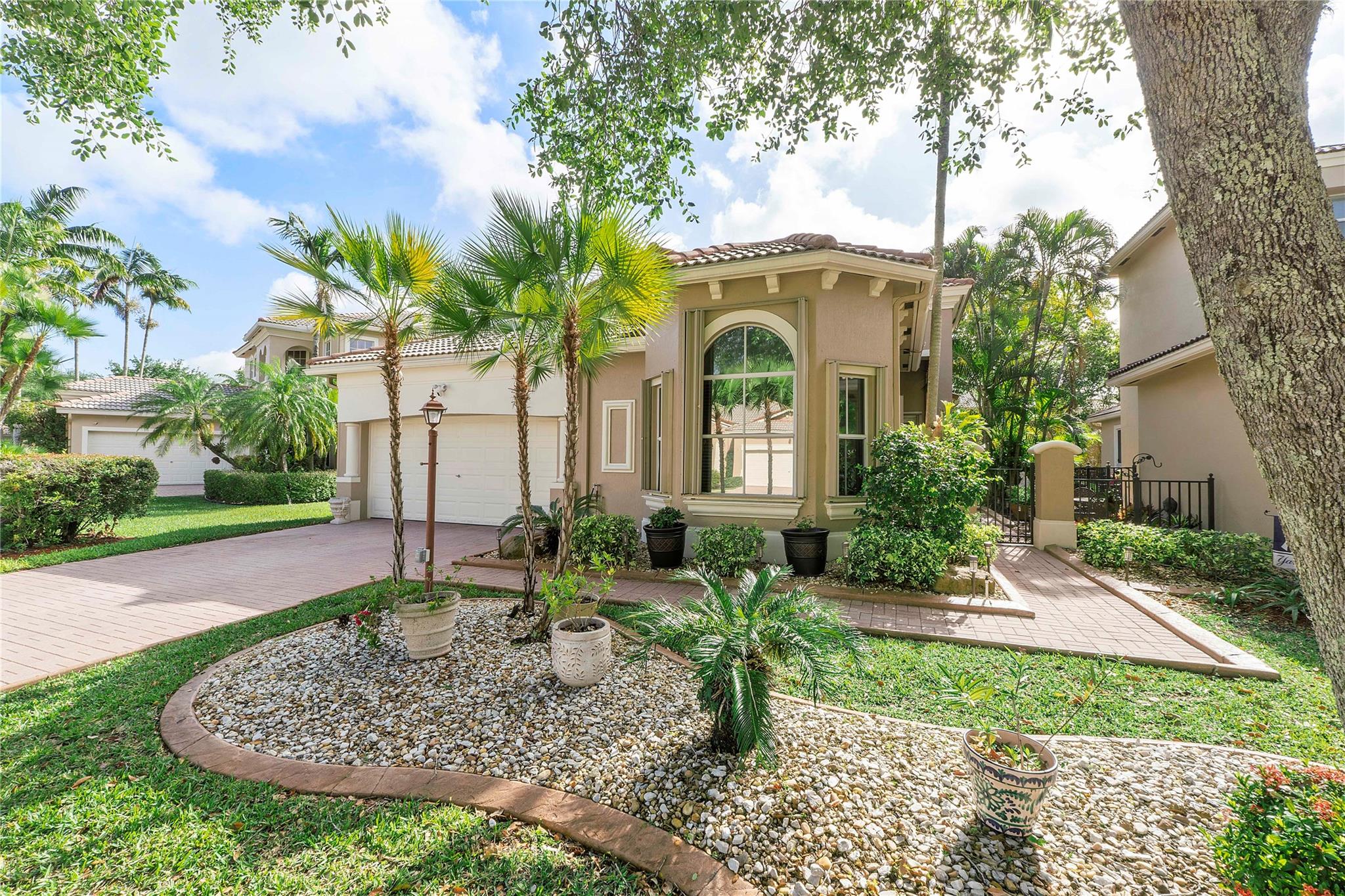 5817 NW 120th Ave
