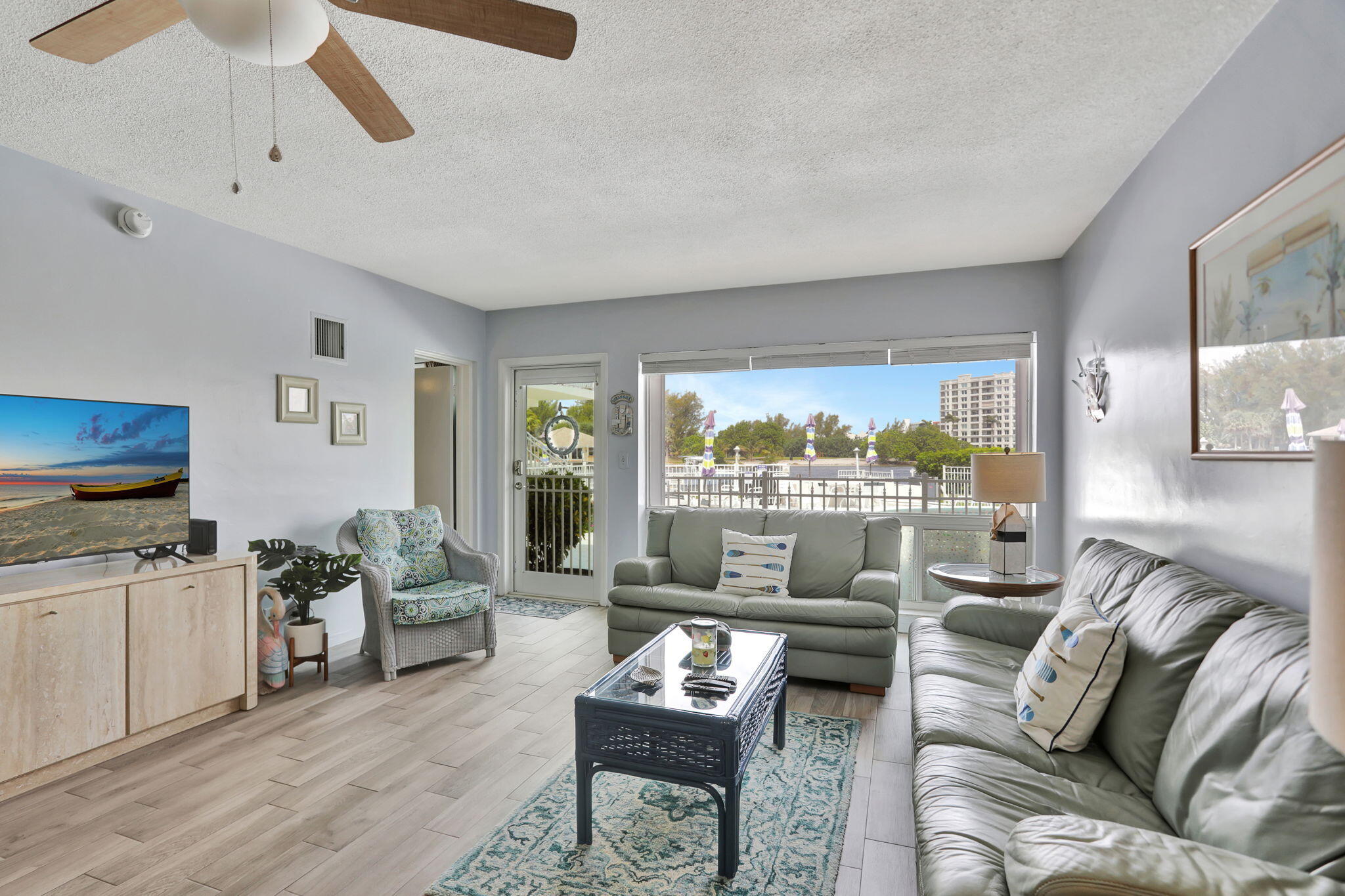 999 N RIVERSIDE Drive 3