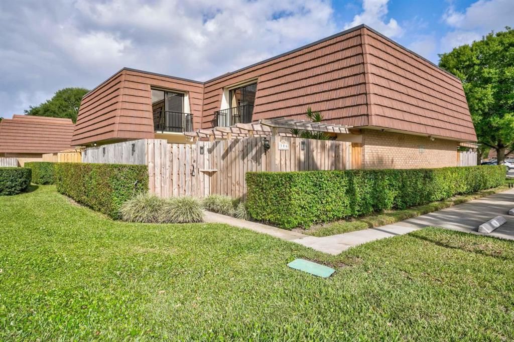 Photo of 2214 22nd Lane, Palm Beach Gardens, FL 33418 (MLS # R10822225)