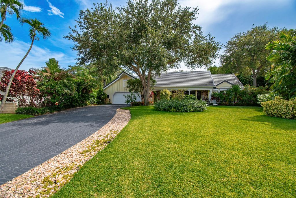 Photo of 6962 S Grande Drive, Boca Raton, FL 33433 (MLS # B26048170)